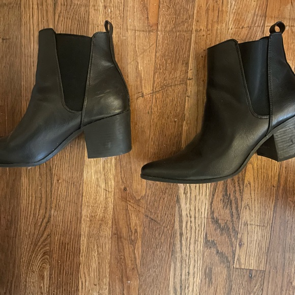 Classic, pointy toe Black Ankle Boots - Picture 1 of 4